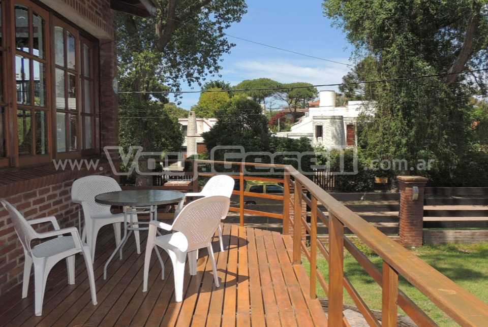 Alquilo Casa El Aljibe en Villa Gesell zona Barrio Norte a 700 mts de la Playa
