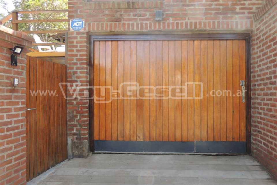 Alquilo Casa El Aljibe en Villa Gesell zona Barrio Norte a 700 mts de la Playa