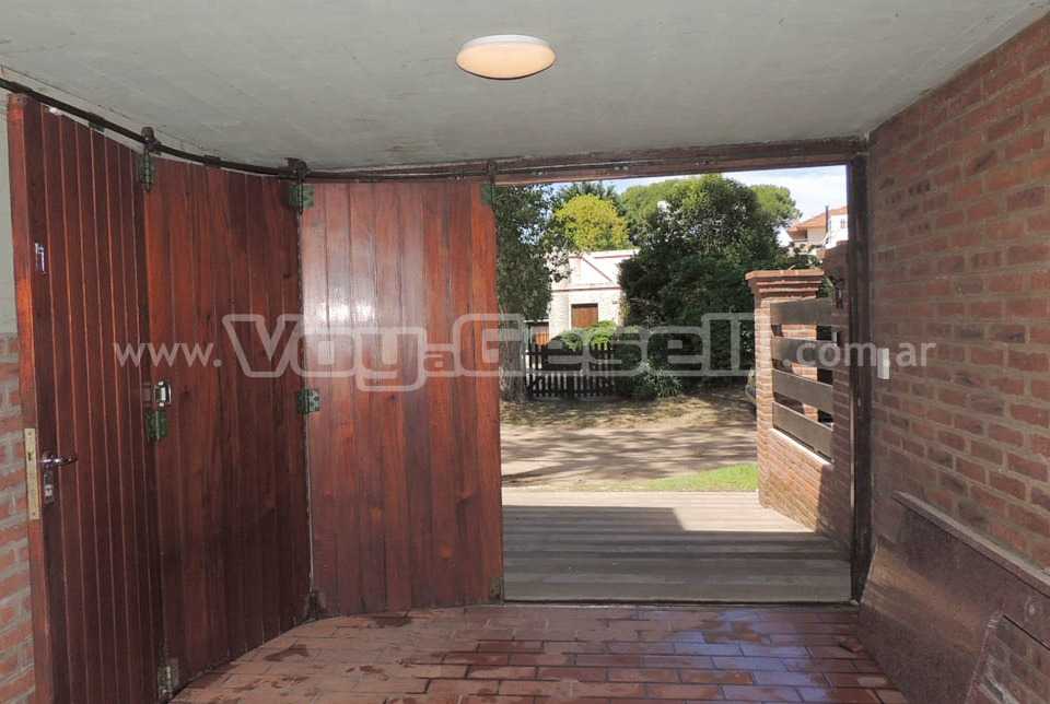 Alquilo Casa El Aljibe en Villa Gesell zona Barrio Norte a 700 mts de la Playa