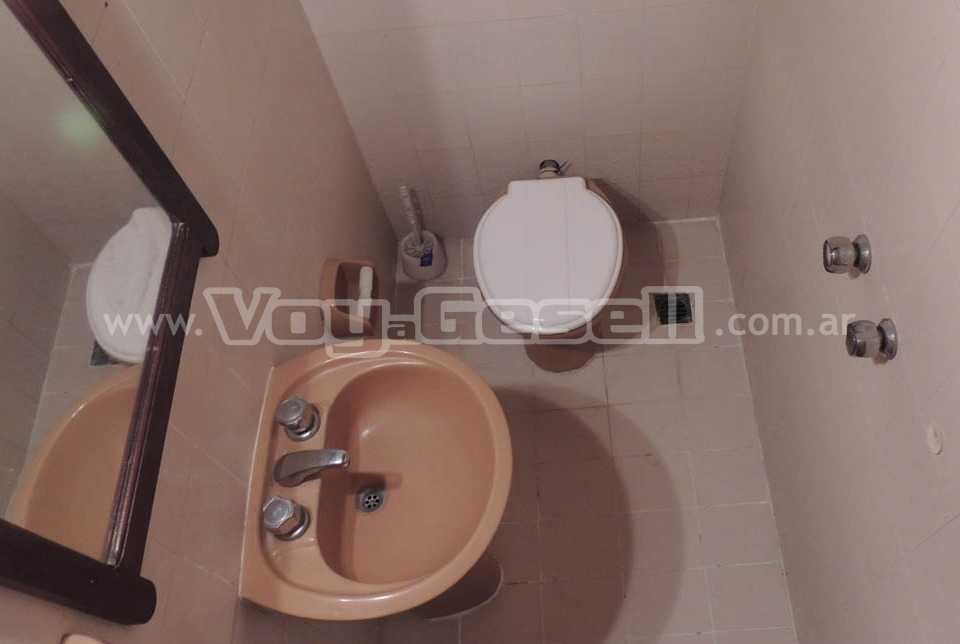 Alquilo Casa El Aljibe en Villa Gesell zona Barrio Norte a 700 mts de la Playa