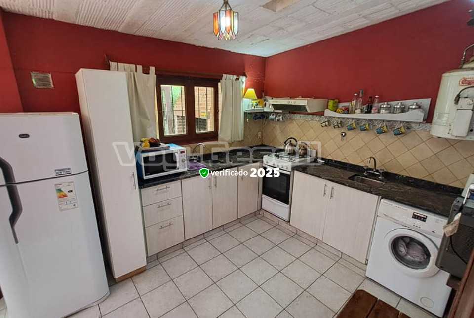 Alquilo Casa El Cachondeo en Villa Gesell zona Centro a 700 mts de la Playa 