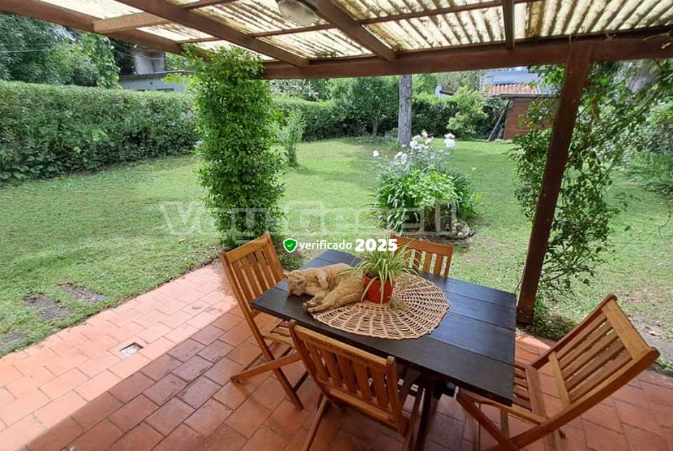 Alquilo Casa El Cachondeo en Villa Gesell zona Centro a 700 mts de la Playa 