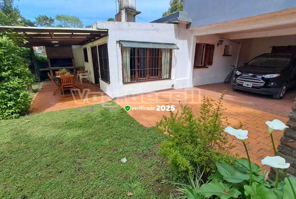 Alquilo Casa El Cachondeo en Villa Gesell zona Centro a 700 mts de la Playa