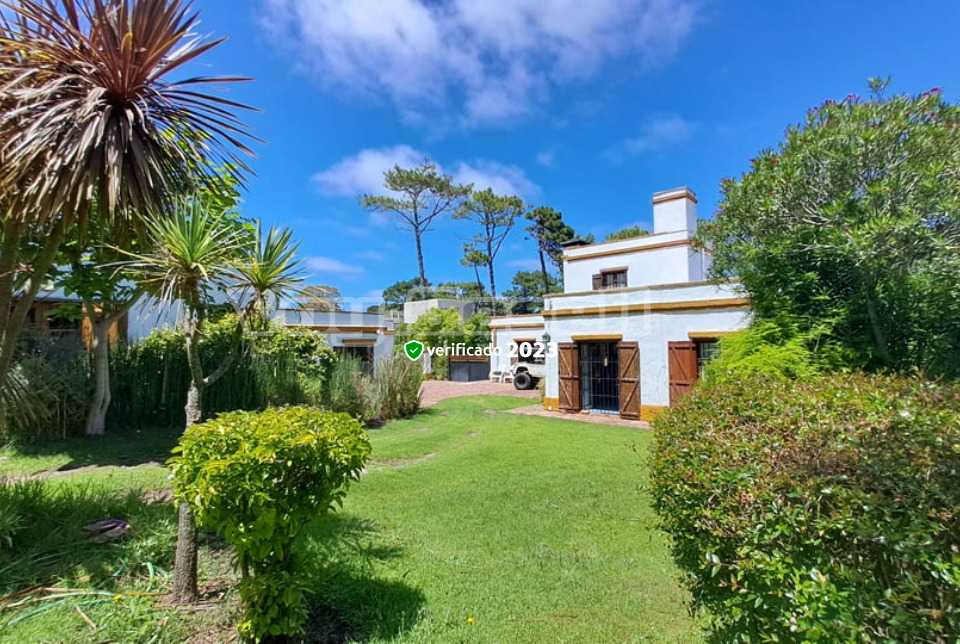 Alquilo Casa Gesellmar en Villa Gesell zona Centro a 1000 mts de la Playa