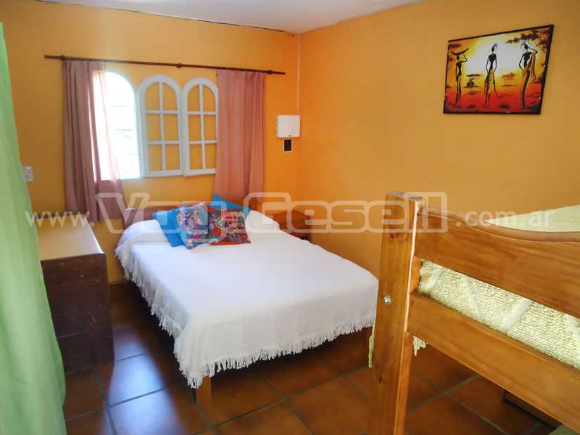 Alquilo Casa El Castillito en Villa Gesell zona Centro a 600 Mts de la Playa 