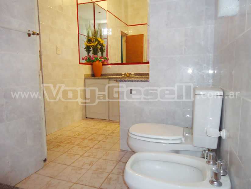 Alquilo Casa El Castillito en Villa Gesell zona Centro a 600 Mts de la Playa