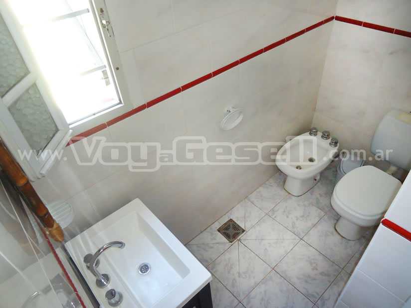 Alquilo Casa El Castillito en Villa Gesell zona Centro a 600 Mts de la Playa