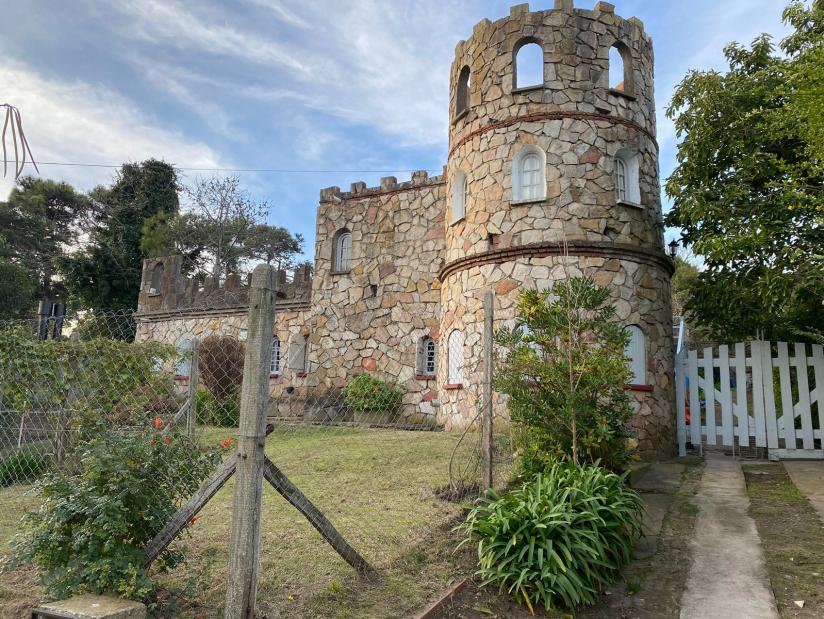 Alquilo Casa El Castillito en Villa Gesell zona Centro a 600 Mts de la Playa 