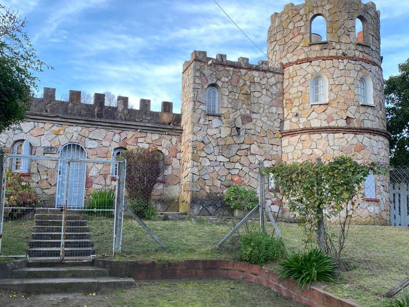Alquilo Casa El Castillito en Villa Gesell zona Centro a 600 Mts de la Playa 