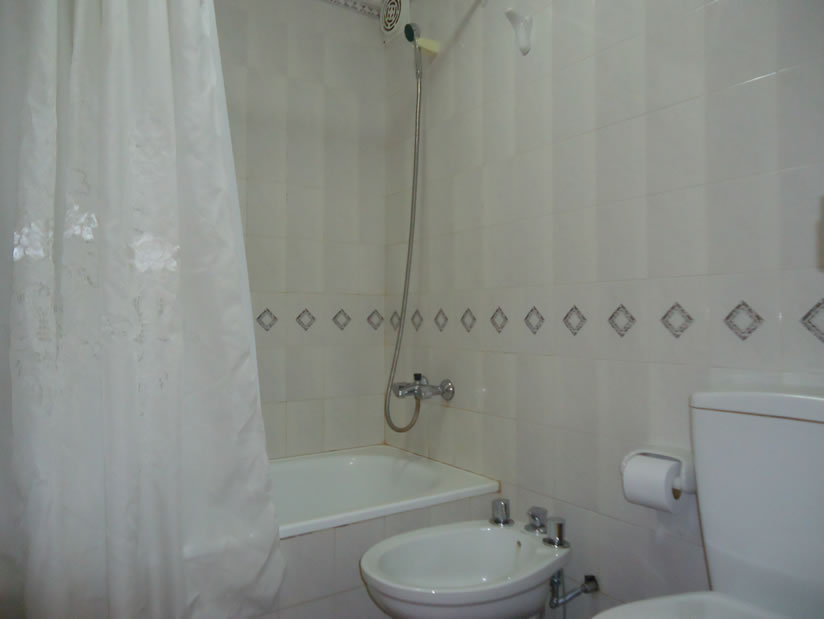 Alquilo Departamento El Chalten 3B en Villa Gesell zona Centro Comercial a 100 Mts de la Playa