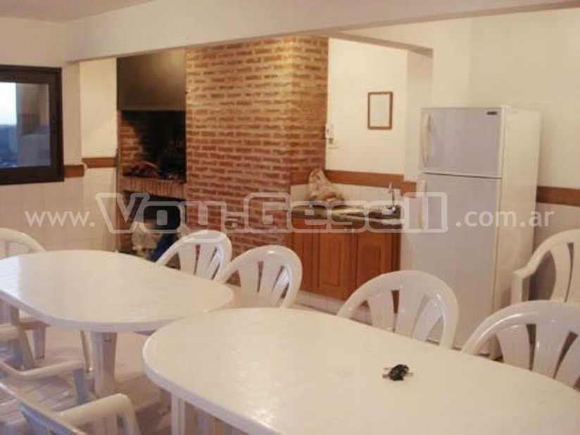 Alquilo Departamento El Chalten 3B en Villa Gesell zona Centro Comercial a 100 Mts de la Playa