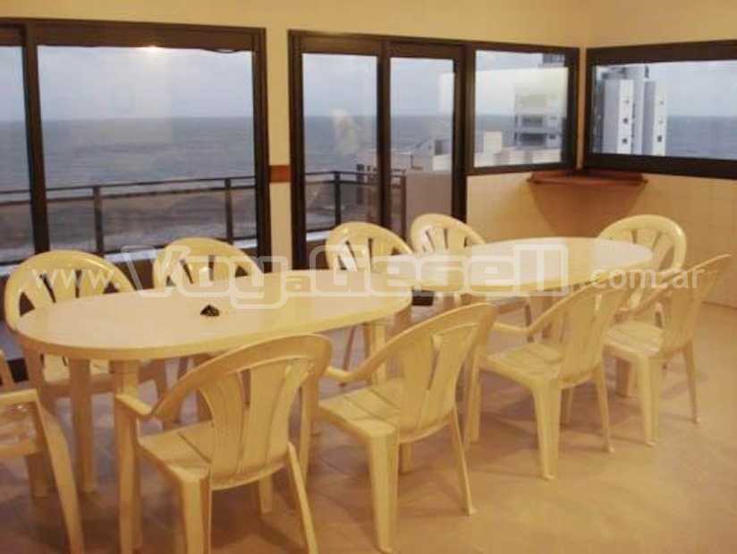 Alquilo Departamento El Chalten 3B en Villa Gesell zona Centro Comercial a 100 Mts de la Playa