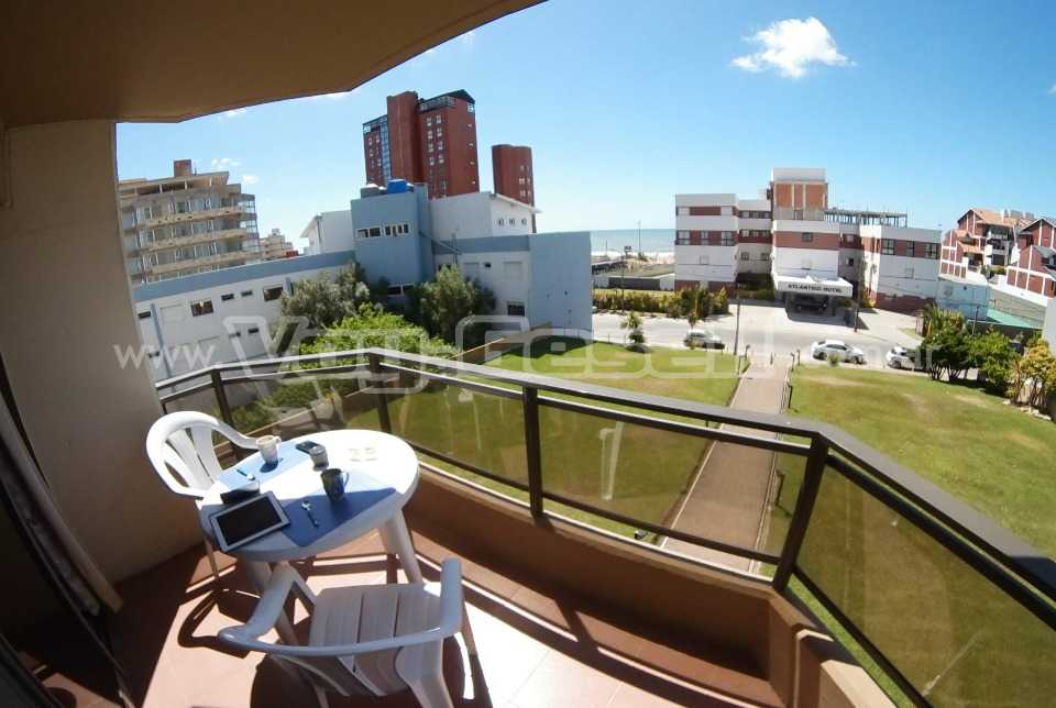 Alquilo Departamento El Chalten 3B en Villa Gesell zona Centro Comercial a 100 Mts de la Playa 