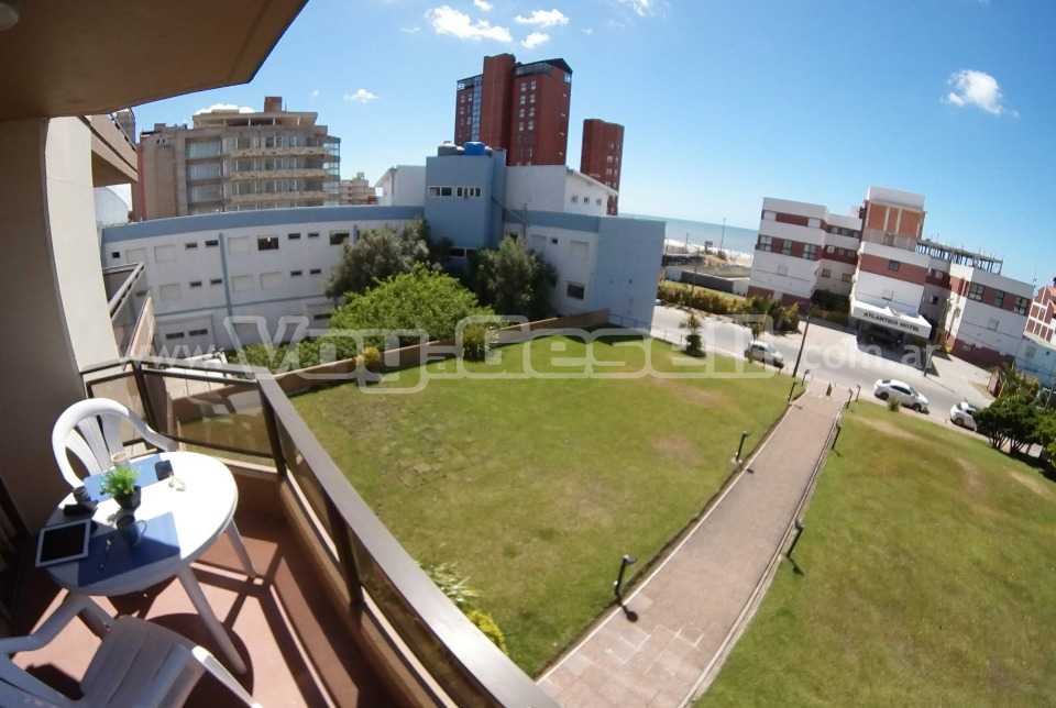 Alquilo Departamento El Chalten 3B en Villa Gesell zona Centro Comercial a 100 Mts de la Playa