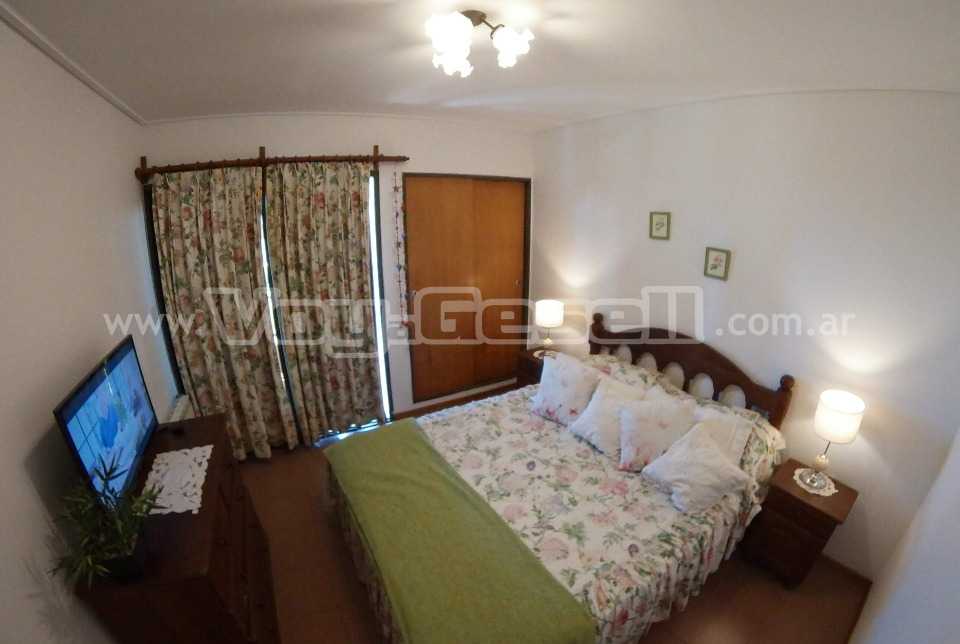 Alquilo Departamento El Chalten 3B en Villa Gesell zona Centro Comercial a 100 Mts de la Playa