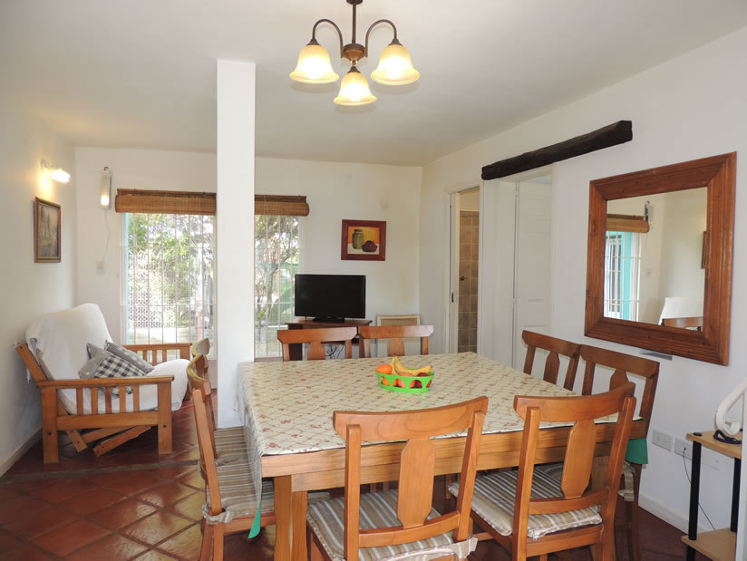 Alquilo Casa El Descanso Norte en Villa Gesell zona Barrio Norte a 20 mts de la Playa 