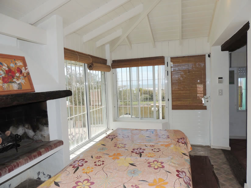 Alquilo Casa El Descanso Norte en Villa Gesell zona Barrio Norte a 20 mts de la Playa 