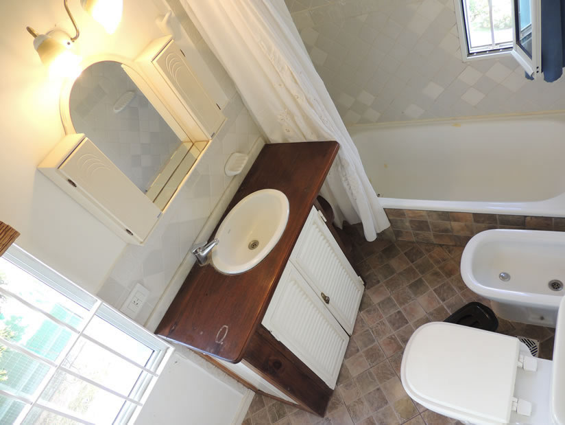 Alquilo Casa El Descanso Norte en Villa Gesell zona Barrio Norte a 20 mts de la Playa