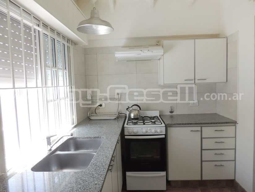 Alquilo Casa El Descanso Norte en Villa Gesell zona Barrio Norte a 20 mts de la Playa 