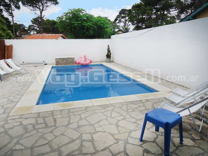 Alquilo Casa El Quincho en Villa Gesell zona Centro a 600 Mts de la Playa 