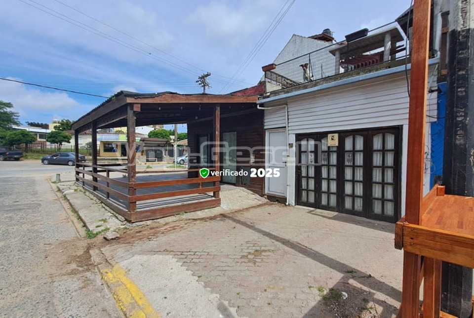 Alquilo Casa Elisa en Villa Gesell zona Centro Comercial a 600 Mts de la Playa 
