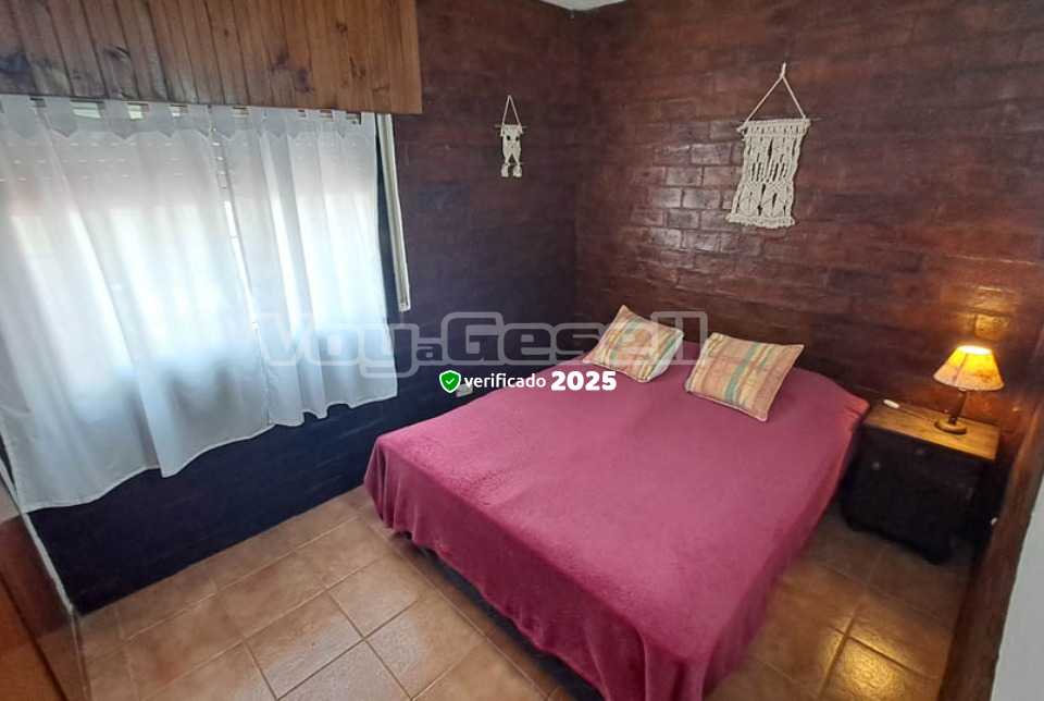 Alquilo Casa Elisa en Villa Gesell zona Centro Comercial a 600 Mts de la Playa 