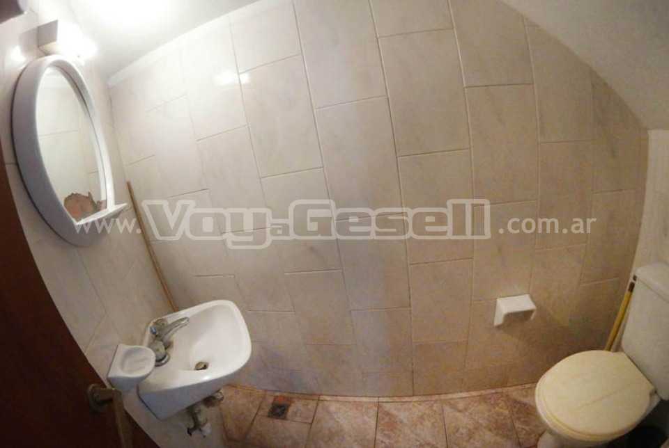 Alquilo Duplex Esmeralda esquina en Villa Gesell zona Centro a 200 Mts de la Playa 
