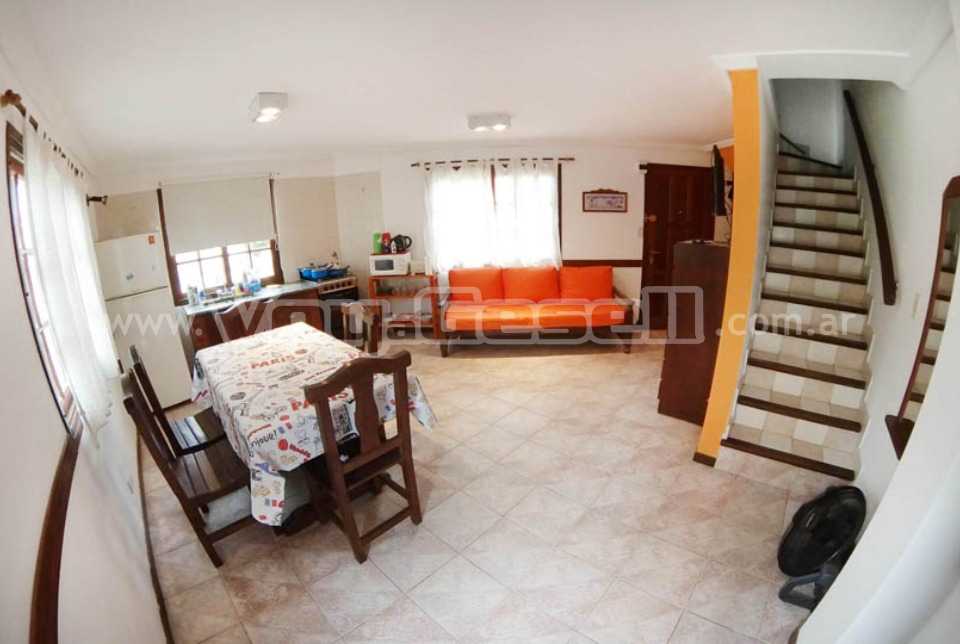 Alquilo Duplex Esmeralda esquina en Villa Gesell zona Centro a 200 Mts de la Playa 