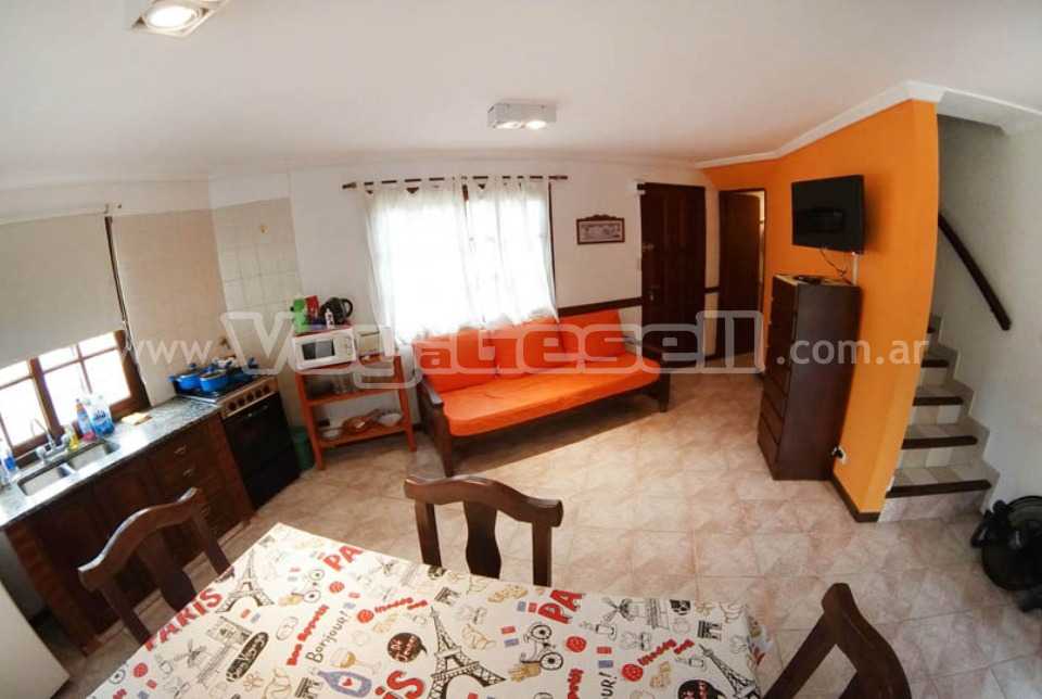 Alquilo Duplex Esmeralda esquina en Villa Gesell zona Centro a 200 Mts de la Playa 