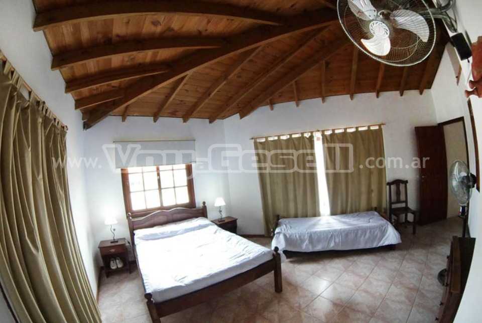 Alquilo Duplex Esmeralda esquina en Villa Gesell zona Centro a 200 Mts de la Playa