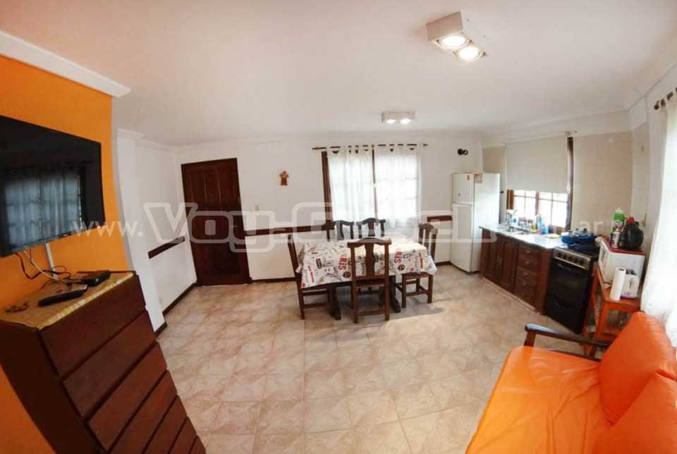 Alquilo Duplex Esmeralda esquina en Villa Gesell zona Centro a 200 Mts de la Playa 