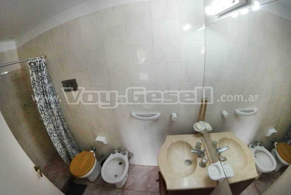 Alquilo Duplex Esmeralda esquina en Villa Gesell zona Centro a 200 Mts de la Playa