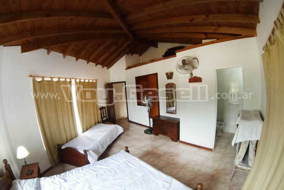 Alquilo Duplex Esmeralda esquina en Villa Gesell zona Centro a 200 Mts de la Playa