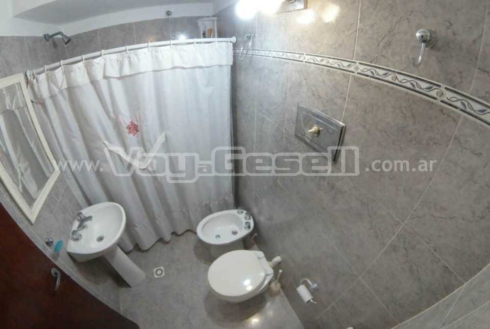 Alquilo Casa SAMANAY en Villa Gesell zona Centro a 450 Mts de la Playa