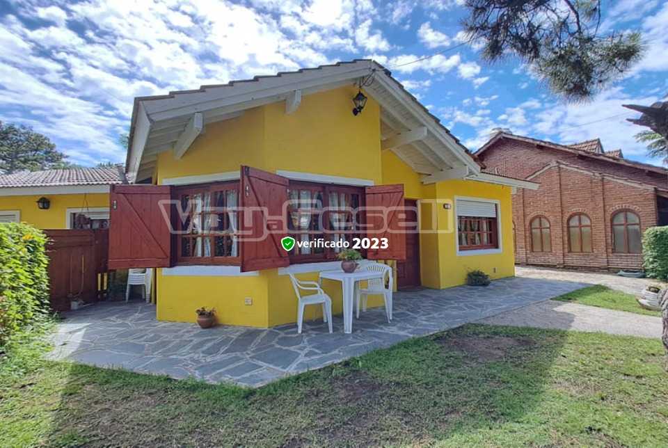 Ezequiel: Casa en Villa Gesell zona Sur