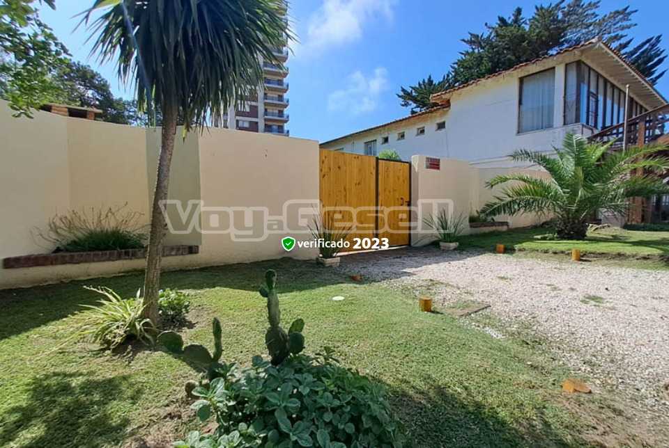 Alquilo Duplex Duplex Casa Suria B en Villa Gesell zona Barrio Norte a 150 Mts de la Playa 