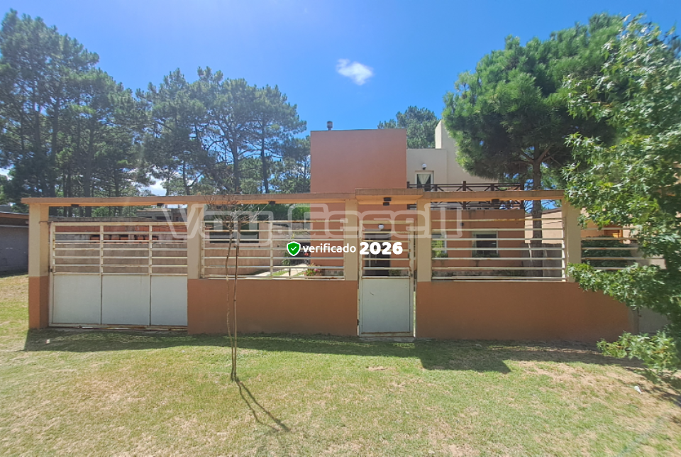 Alquilo Casa FloreSer en Villa Gesell zona Centro a 3300 mts de la Playa