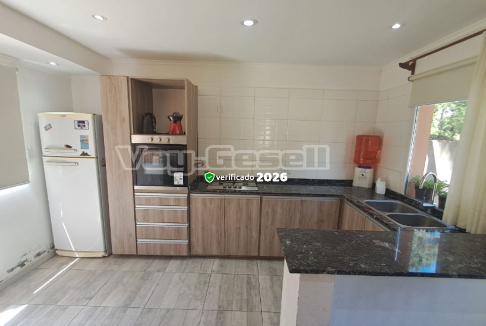 Alquilo Casa FloreSer en Villa Gesell zona Centro a 3300 mts de la Playa 