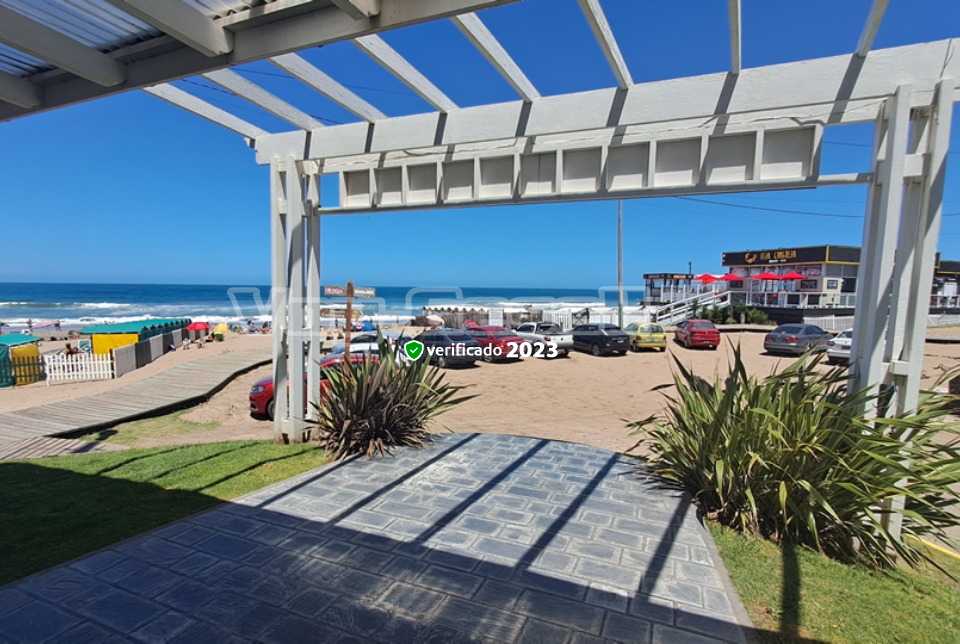 Alquilo Duplex Gemelos 39 en Villa Gesell zona Centro Comercial a 20 Mts de la Playa 