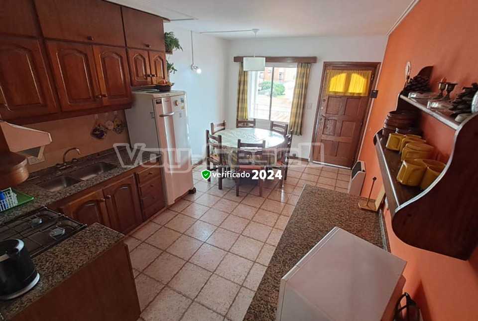 Alquilo Duplex Gemelos 39 en Villa Gesell zona Centro Comercial a 20 Mts de la Playa