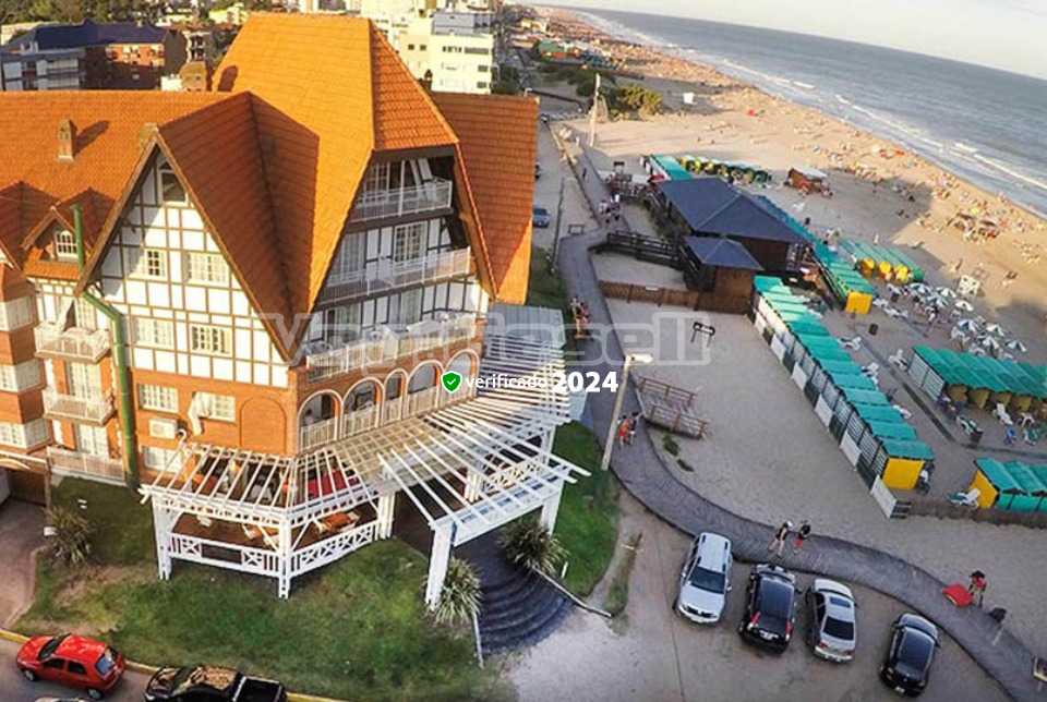 Alquilo Duplex Gemelos 39 en Villa Gesell zona Centro Comercial a 20 Mts de la Playa 