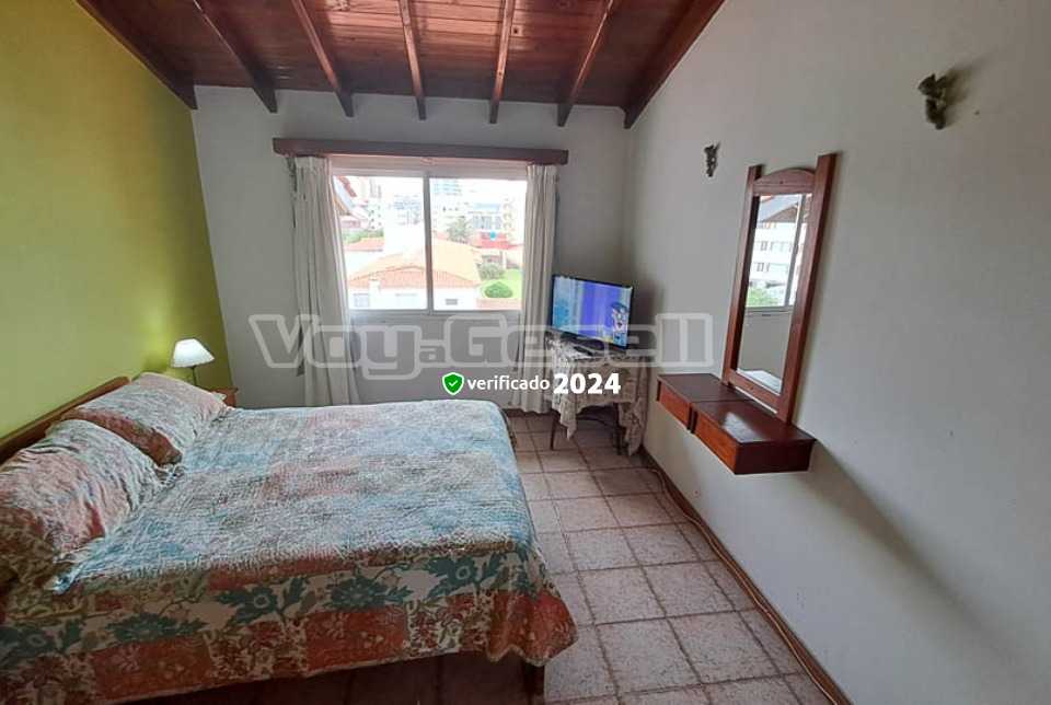 Alquilo Duplex Gemelos 39 en Villa Gesell zona Centro Comercial a 20 Mts de la Playa