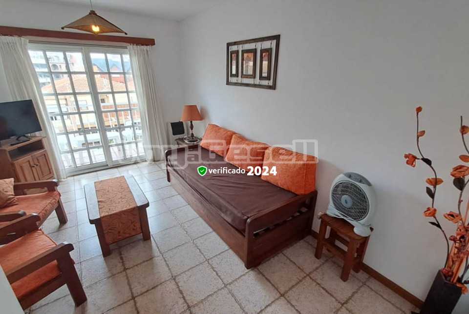 Alquilo Duplex Gemelos 39 en Villa Gesell zona Centro Comercial a 20 Mts de la Playa