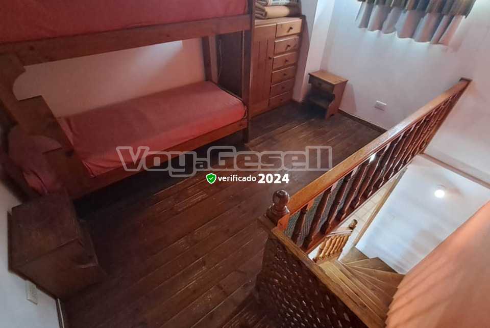 Alquilo Duplex Gemelos 39 en Villa Gesell zona Centro Comercial a 20 Mts de la Playa