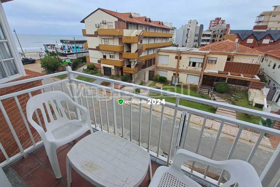 Alquilo Duplex Gemelos 39 en Villa Gesell zona Centro Comercial a 20 Mts de la Playa