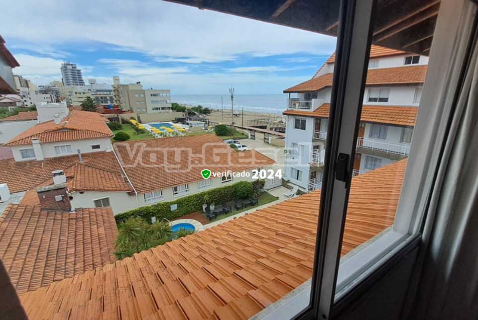 Alquilo Duplex Gemelos 39 en Villa Gesell zona Centro Comercial a 20 Mts de la Playa
