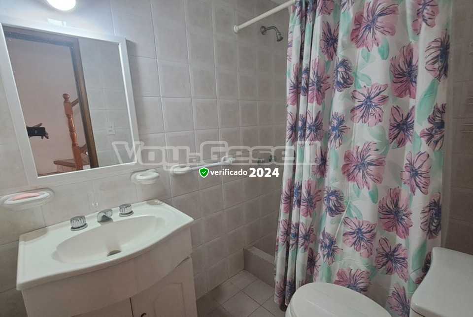 Alquilo Duplex Gemelos VII Departamento 40 en Villa Gesell zona Centro Comercial a 10 Mts de la Playa