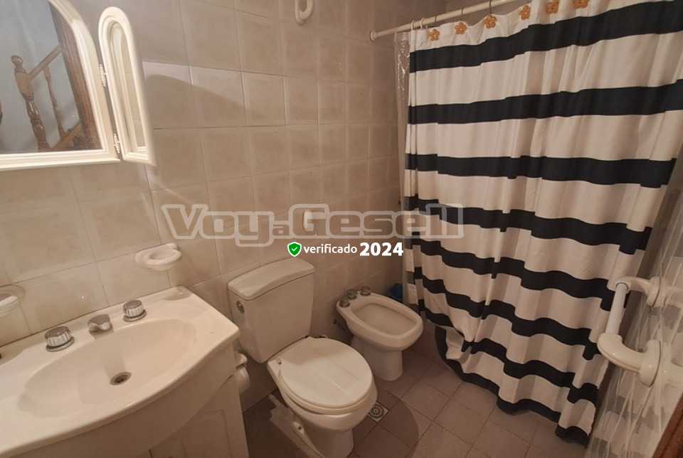 Alquilo Duplex Gemelos VII Departamento 40 en Villa Gesell zona Centro Comercial a 10 Mts de la Playa