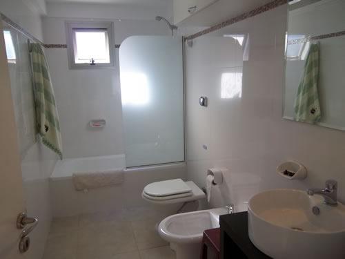 Alquilo Departamento Gesell 365 1F en Villa Gesell zona Centro Comercial a 10 mts de la Playa