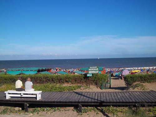 Alquilo Departamento Gesell 365 1F en Villa Gesell zona Centro Comercial a 10 mts de la Playa